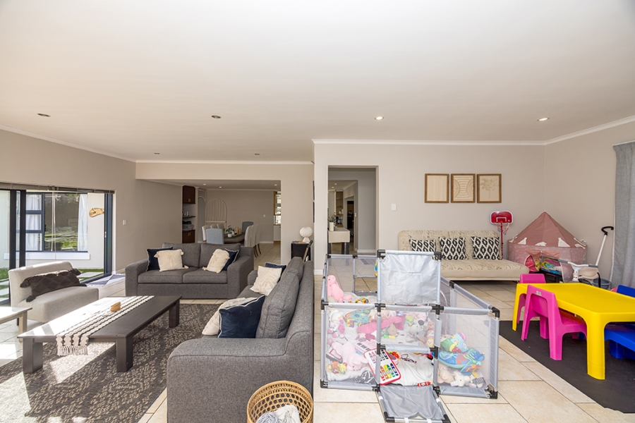 4 Bedroom Property for Sale in Amanda Glen Western Cape